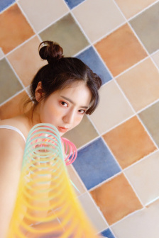 皮包上撒了乳液怎么办